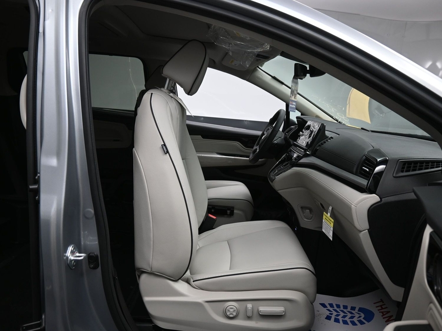 New 2026 Honda Odyssey Touring - BraunAbility Side Entry Entry In Floor Automatic Ramp