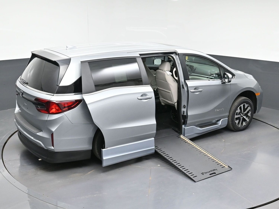 New 2026 Honda Odyssey EX-L - BraunAbility Side Entry In Floor Automatic Ramp