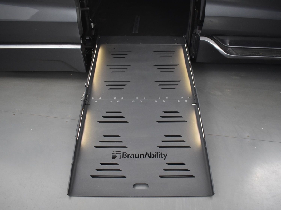 New 2025 Toyota Sienna Hybrid LE - BraunAbility Side Entry Entry Fold Out Automatic Ramp