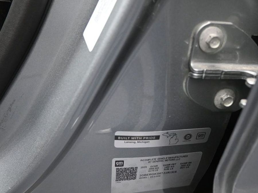 New 2026 Chevrolet Traverse 1LT Midnight - BraunAbility Side Entry Entry In Floor Automatic Ramp