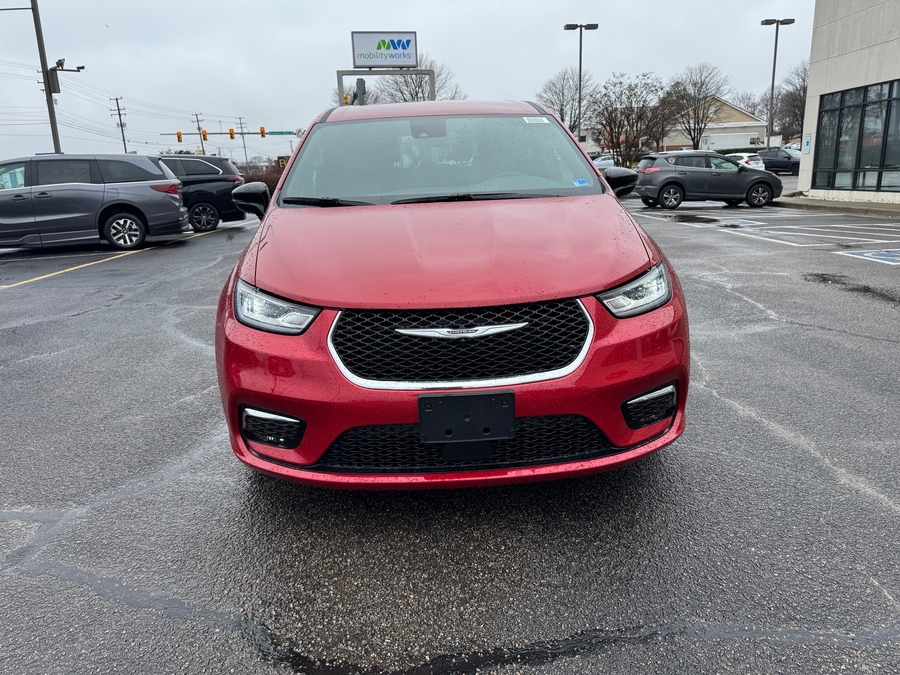 Red Chrysler Pacifica image number 1