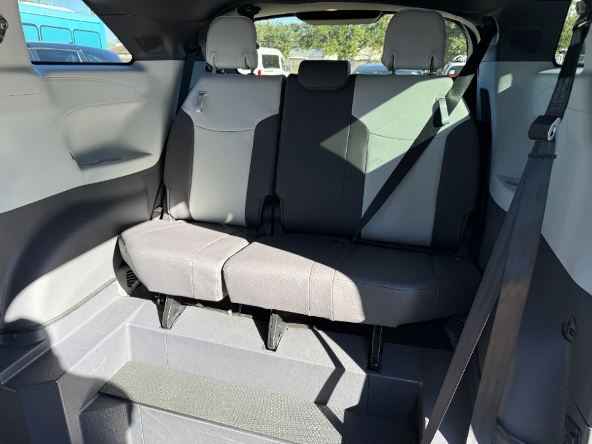 2023 TOYOTA SIENNA - Image 12