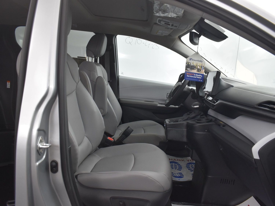 New 2025 Toyota Sienna Hybrid XLE Plus - BraunAbility Side Entry Entry Fold Out Automatic Ramp