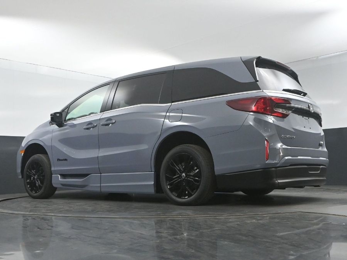 Grey Honda Odyssey image number 19