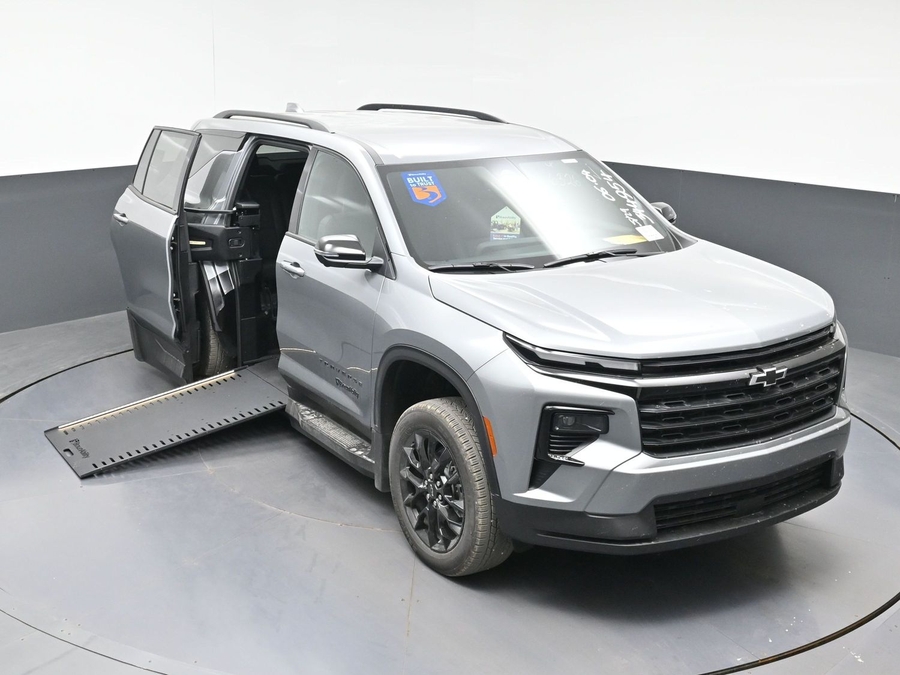 New 2026 Chevrolet Traverse 1LT Midnight Edition - BraunAbility Side Entry Entry In Floor Automatic Ramp