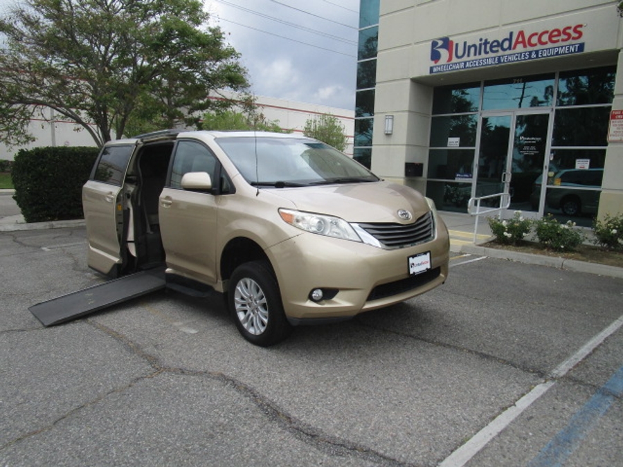 Used 2013 Toyota Sienna XLE Base - VMI Side Entry Entry In Floor Automatic Ramp