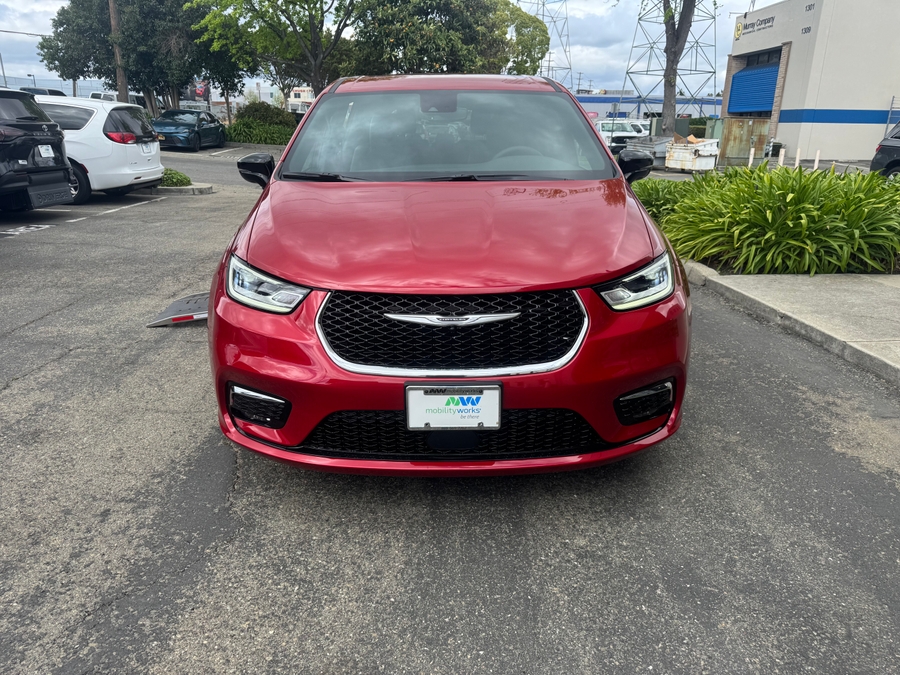 Red Chrysler Pacifica image number 1