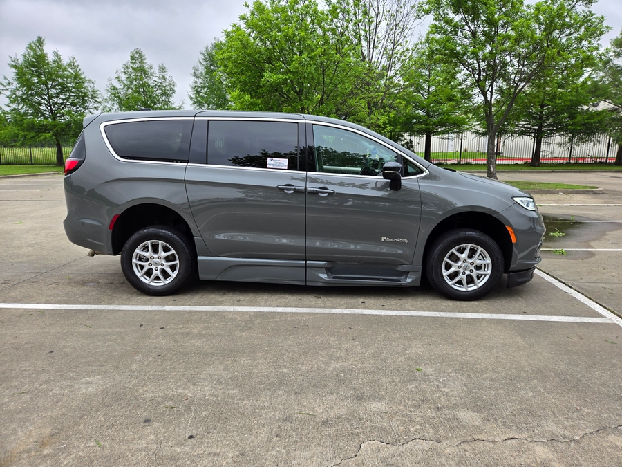 Used 2024 Chrysler Pacifica Touring L - BraunAbility Side Entry Entry Fold Out Automatic Ramp