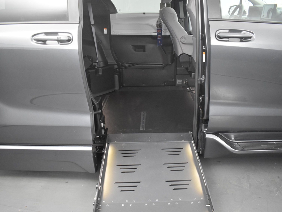 New 2025 Toyota Sienna Hybrid LE - BraunAbility Side Entry Entry Fold Out Automatic Ramp