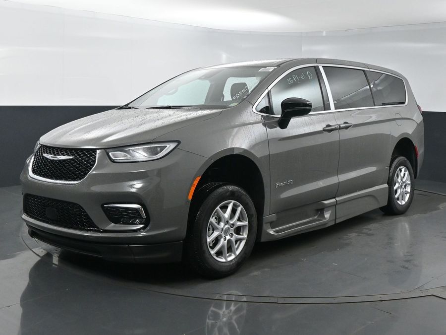 New 2025 Chrysler Pacifica Select Safety - BraunAbility Side Entry Entry Fold Out Automatic Ramp