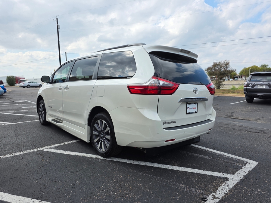 Used 2020 Toyota Sienna Limited - BraunAbility Side Entry Entry In Floor Automatic Ramp