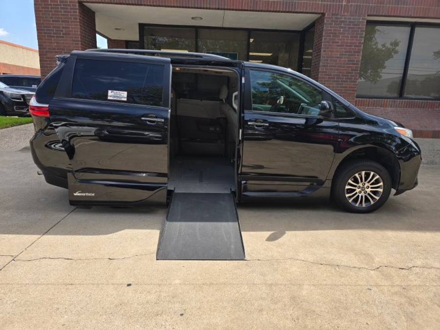 Used 2018 Toyota Sienna XLE - VMI Side Entry In Floor Automatic Ramp