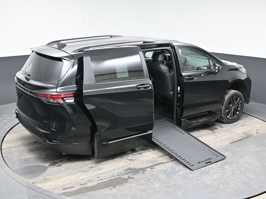 New 2025 Toyota Sienna Hybrid XSE Sport - BraunAbility Side Entry Entry In Floor Automatic Ramp