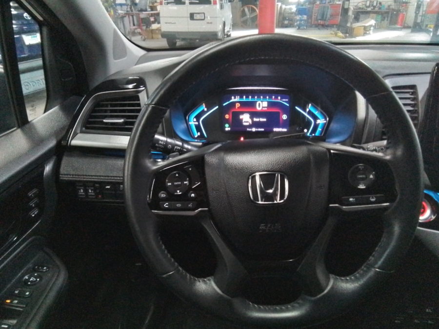 Grey Honda Odyssey image number 9