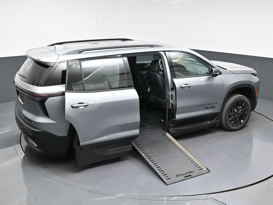New 2026 Chevrolet Traverse 1LT Midnight - BraunAbility Side Entry In Floor Automatic Ramp
