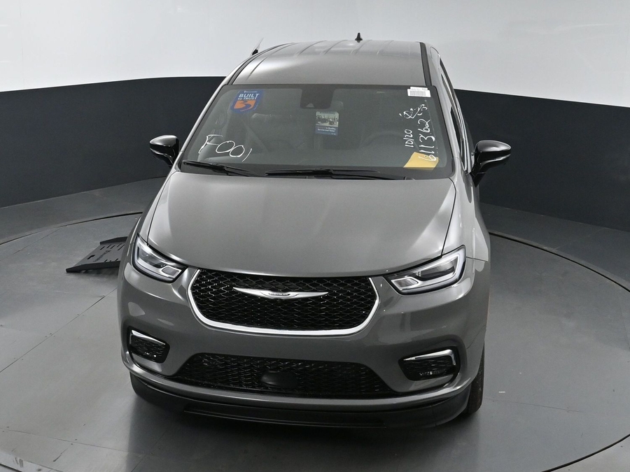 New 2025 Chrysler Pacifica Select Safety - BraunAbility Side Entry Entry Fold Out Automatic Ramp