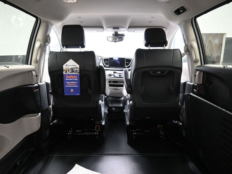 Used 2023 Chrysler Pacifica Touring L - BraunAbility Side Entry Entry Fold Out Automatic Ramp