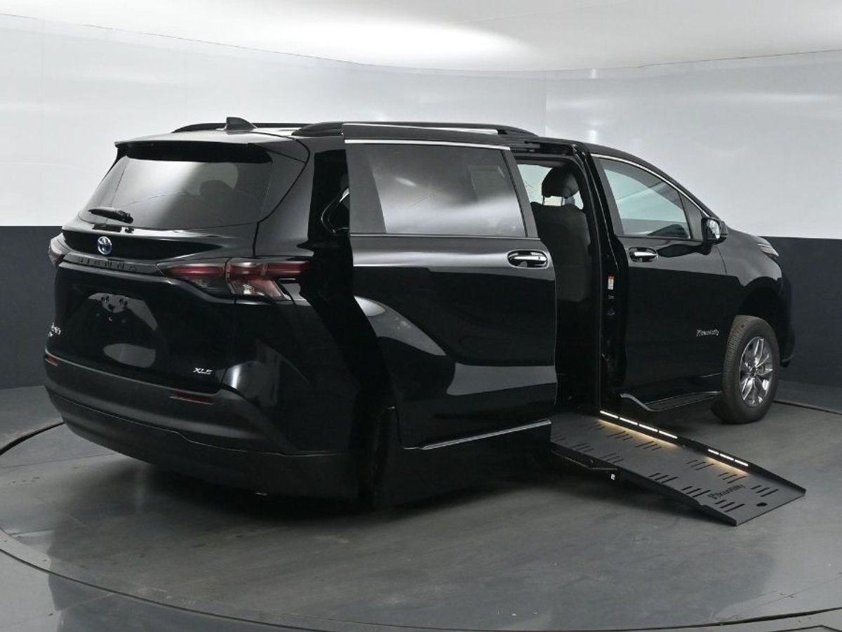 2025 TOYOTA SIENNA - Image 5