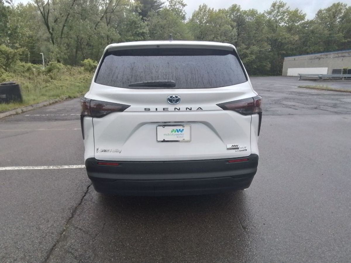2024 TOYOTA SIENNA - Image 6