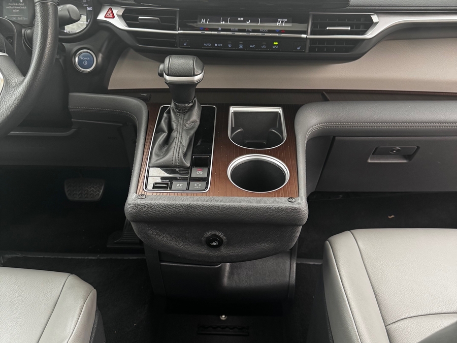 Used 2021 Toyota Sienna Hybrid XLE Base - VMI Side Entry Entry In Floor Automatic Ramp