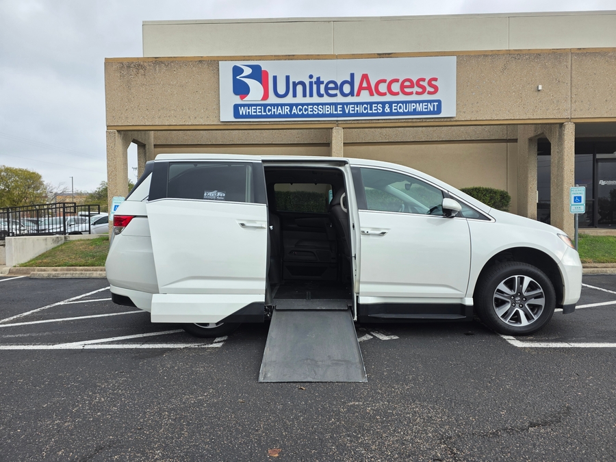 Used 2014 Honda Odyssey Touring - VMI Side Entry Entry In Floor Automatic Ramp