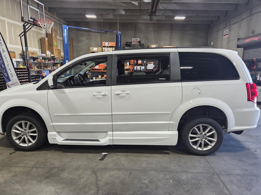 Used 2014 Dodge Grand Caravan SXT - VMI Side Entry In Floor Automatic Ramp