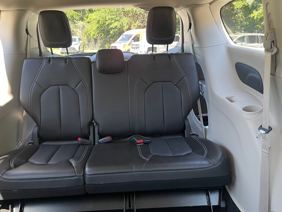 2024 Chrysler Pacifica Touring L - Photo 13