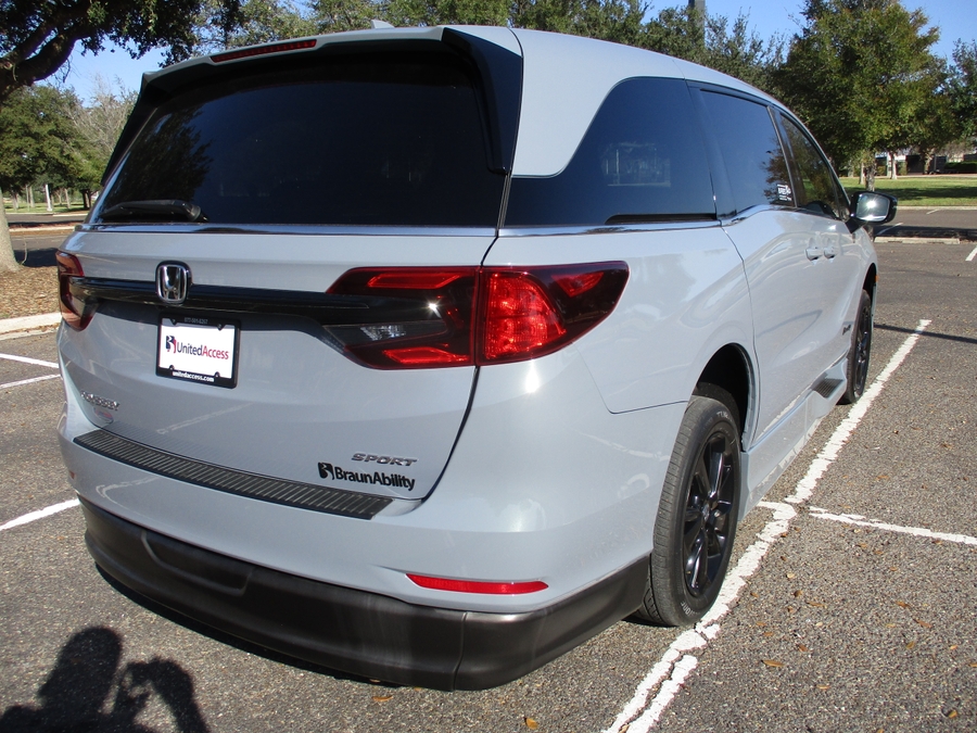 Used 2023 Honda Odyssey Sport - BraunAbility Side Entry Entry In Floor Automatic Ramp
