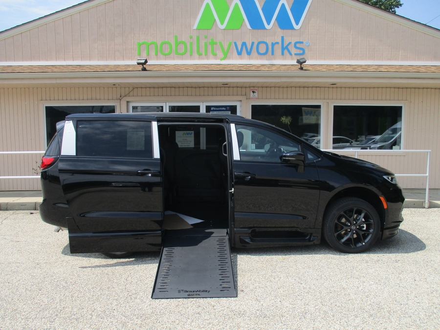 Número de imagen Chrysler Pacifica negro 11