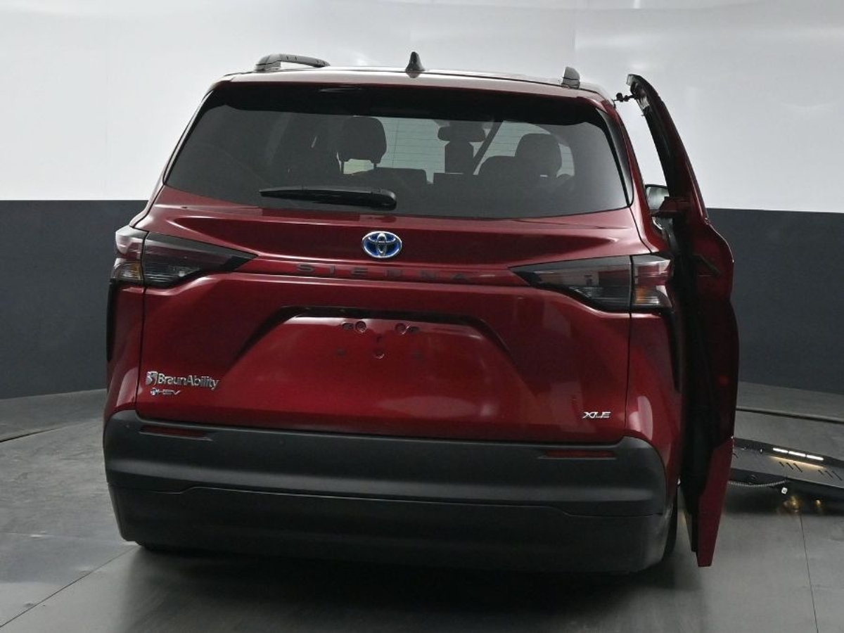 2025 TOYOTA SIENNA - Image 6