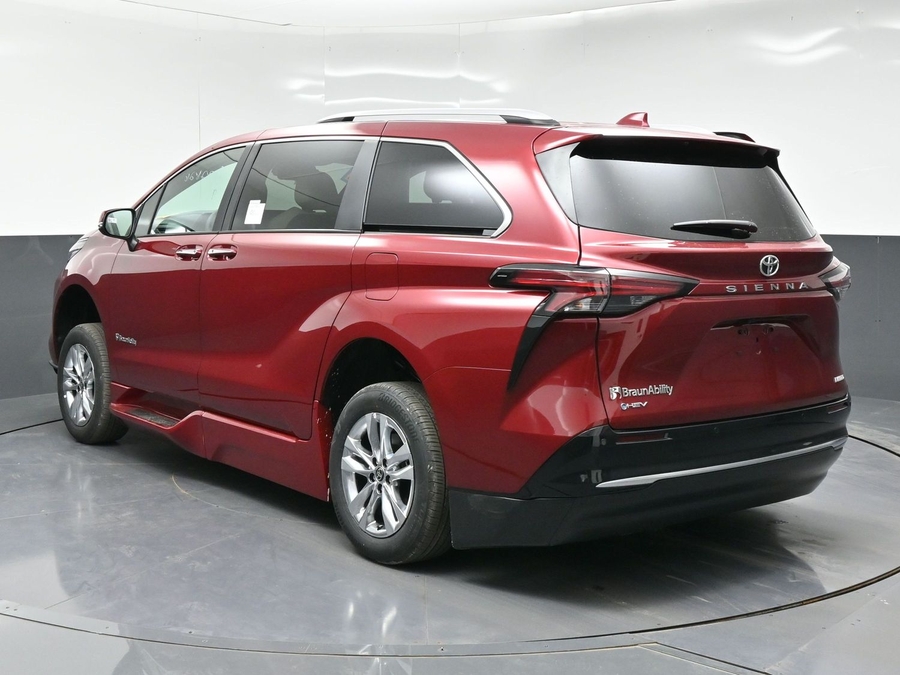 New 2026 Toyota Sienna Hybrid Limited - BraunAbility Side Entry In Floor Automatic Ramp