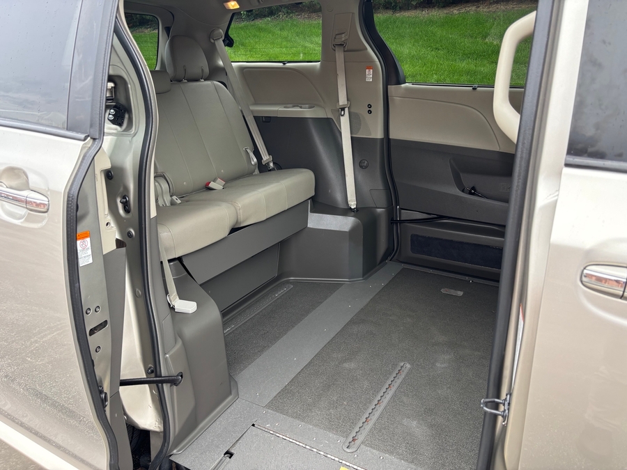 Used 2016 Toyota Sienna XLE - VMI Side Entry In Floor Automatic Ramp