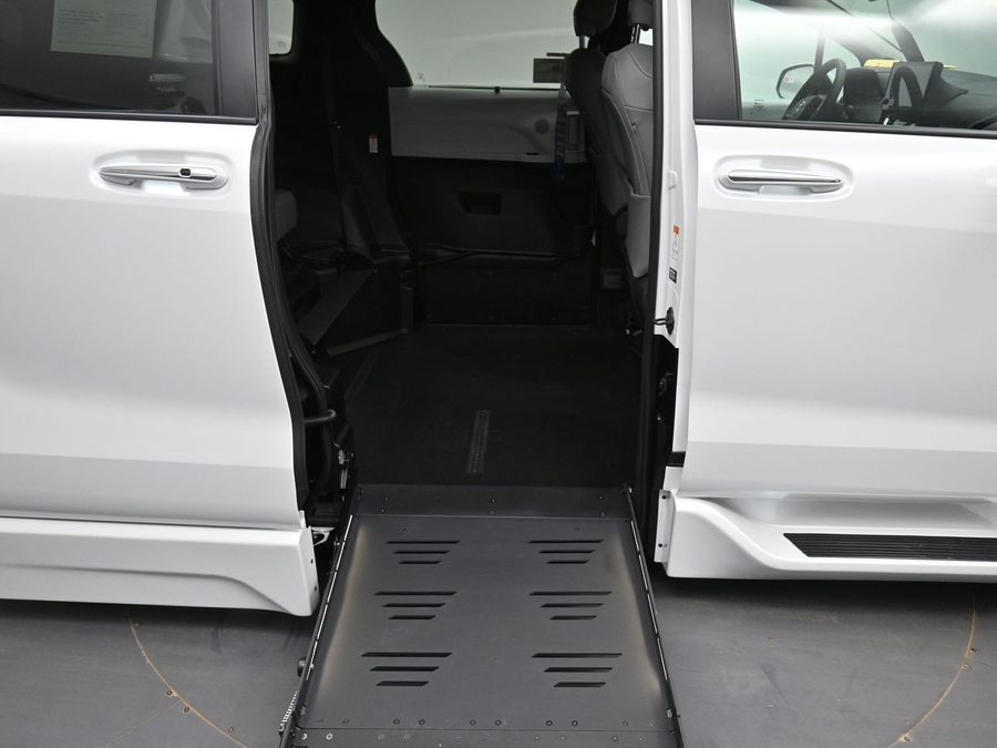 New 2026 Toyota Sienna Hybrid XLE Add - BraunAbility Side Entry Fold Out Automatic Ramp