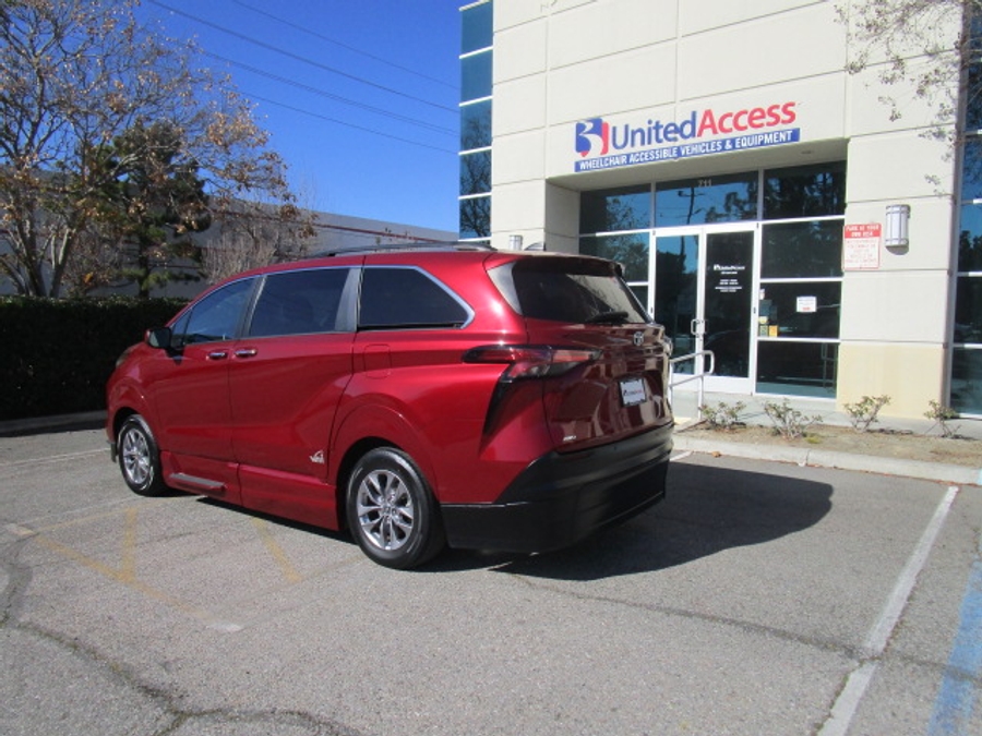 Used 2022 Toyota Sienna Hybrid XLE - VMI Side Entry Entry In Floor Automatic Ramp