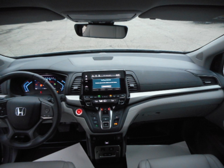 Silver Honda Odyssey image number 10