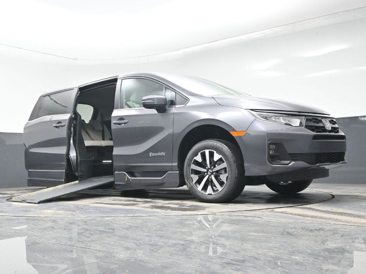 Grey Honda Odyssey image number 18