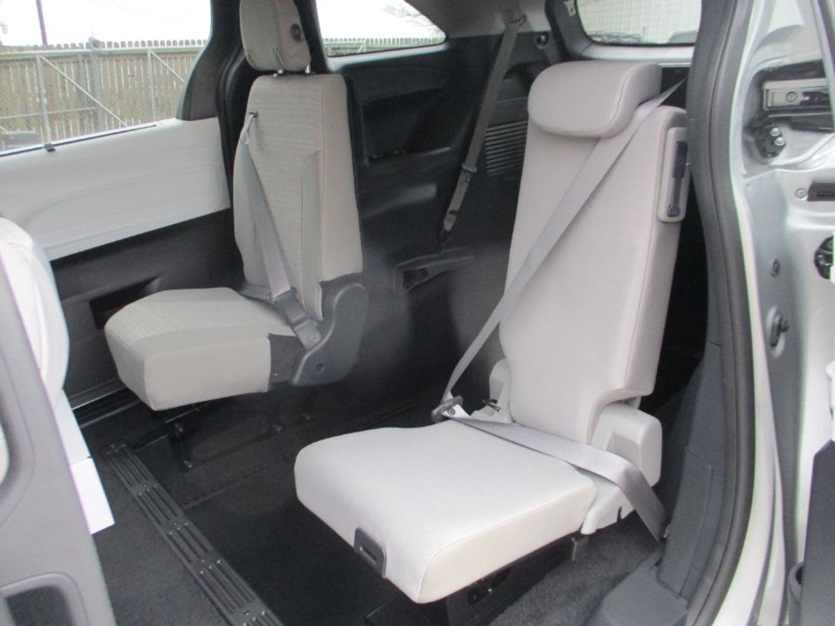 2025 TOYOTA SIENNA - Image 13