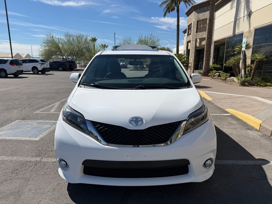 Used 2015 Toyota Sienna SE - Freedom Rear Entry Fold Out Automatic Ramp