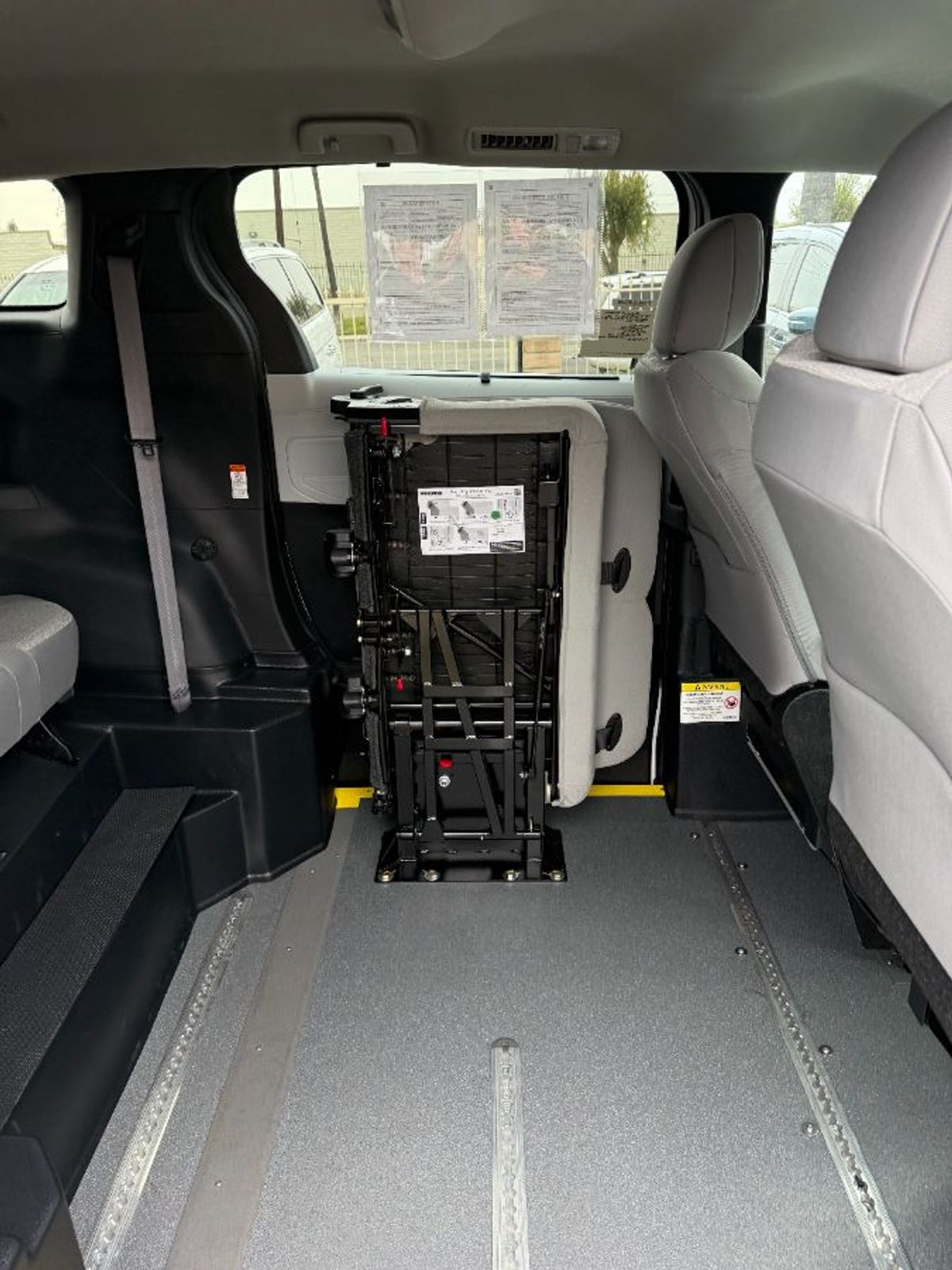 2025 TOYOTA SIENNA - Image 10