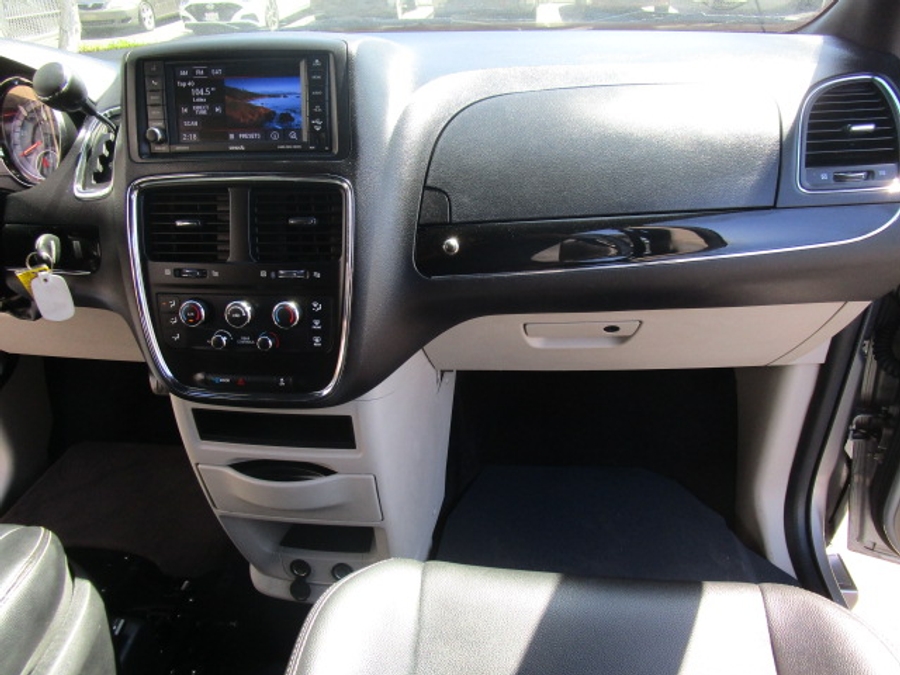 Used 2019 Dodge Grand Caravan SXT - Revability Side Entry Entry Fold Out Automatic Ramp