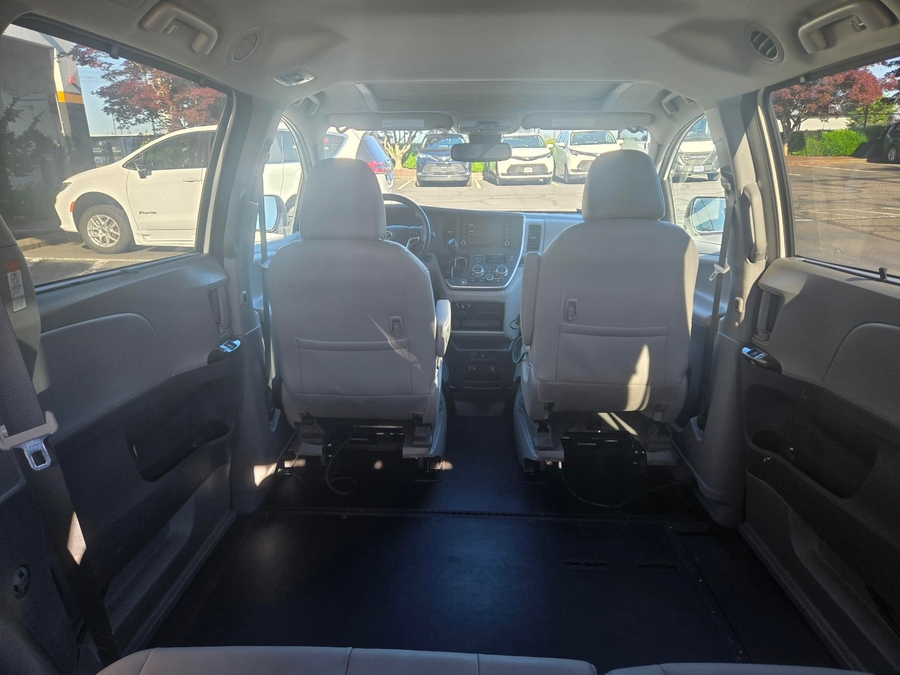 Used 2020 Toyota Sienna XLE - BraunAbility Side Entry Entry In Floor Automatic Ramp
