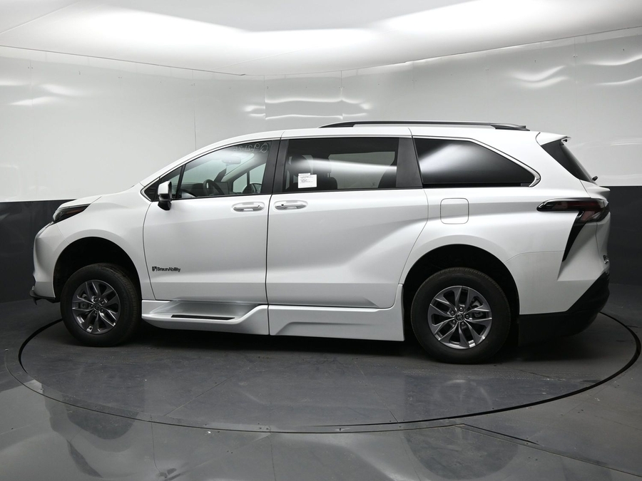 White Toyota Sienna with Side Entry Automatic Fold Out ramp