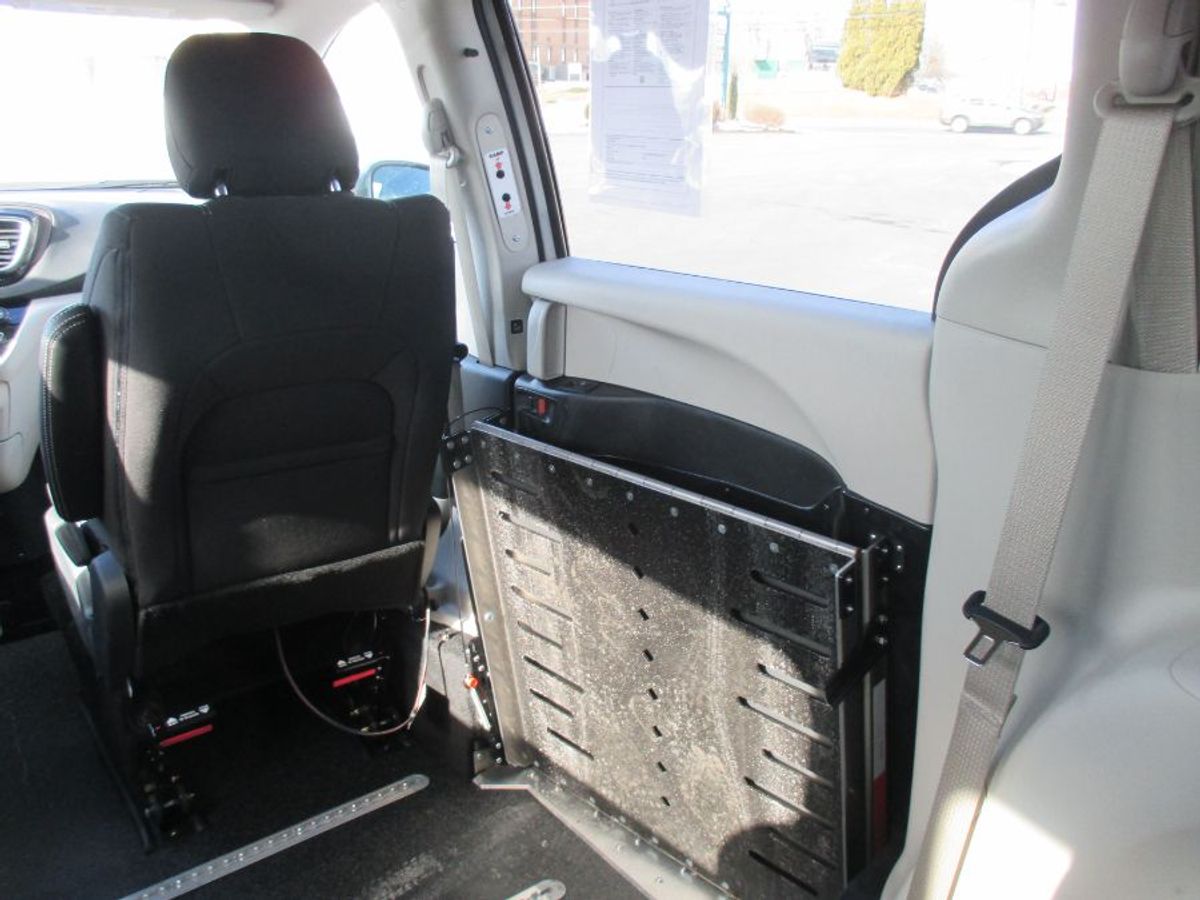 2024 CHRYSLER VOYAGER - Image 14