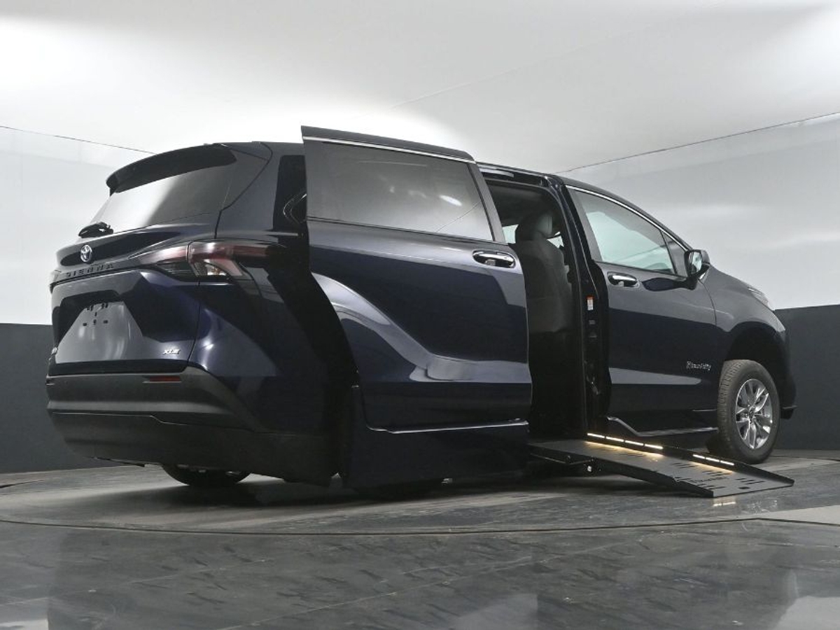 2025 TOYOTA SIENNA - Image 22