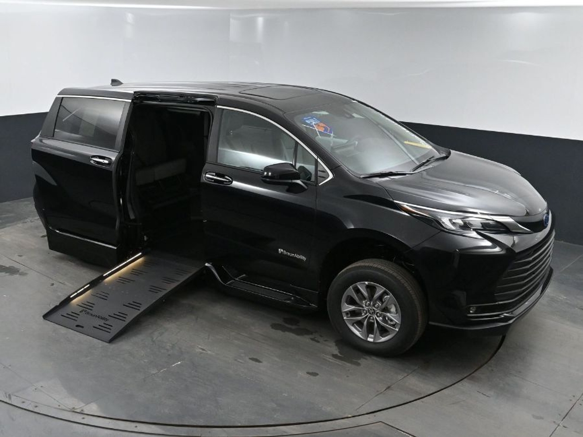 2025 TOYOTA SIENNA - Image 23