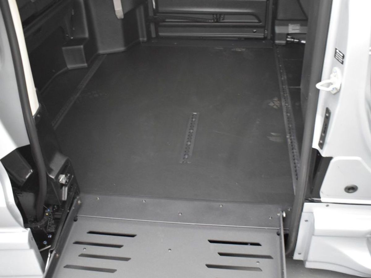 Silver Chrysler Pacifica image number 3