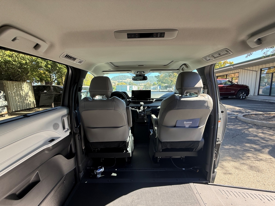 Used 2025 Toyota Sienna Hybrid XLE Plus - BraunAbility Side Entry In Floor Automatic Ramp