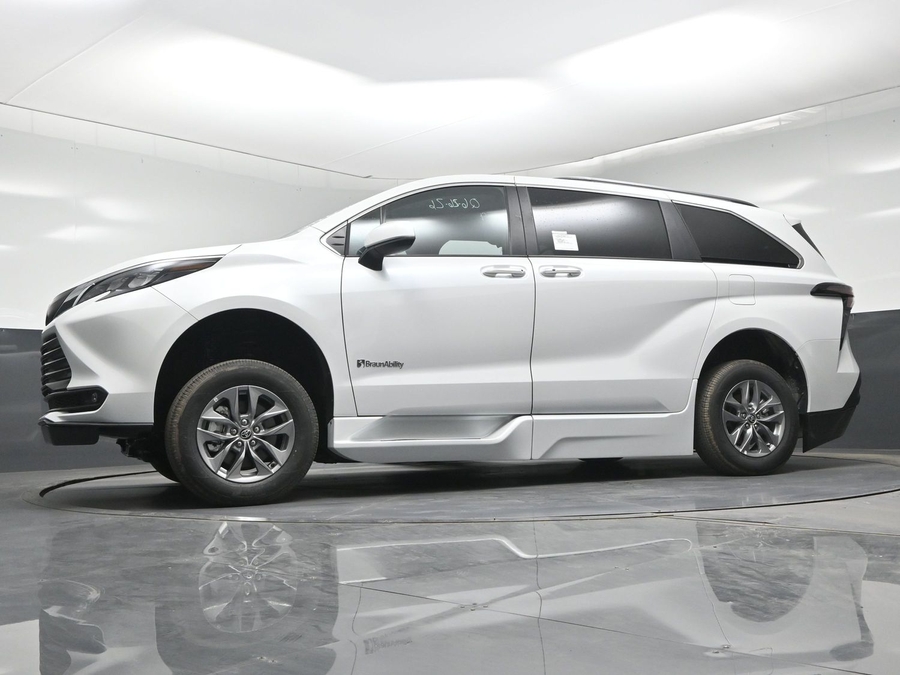 2026 Toyota Sienna XLE - Photo 22
