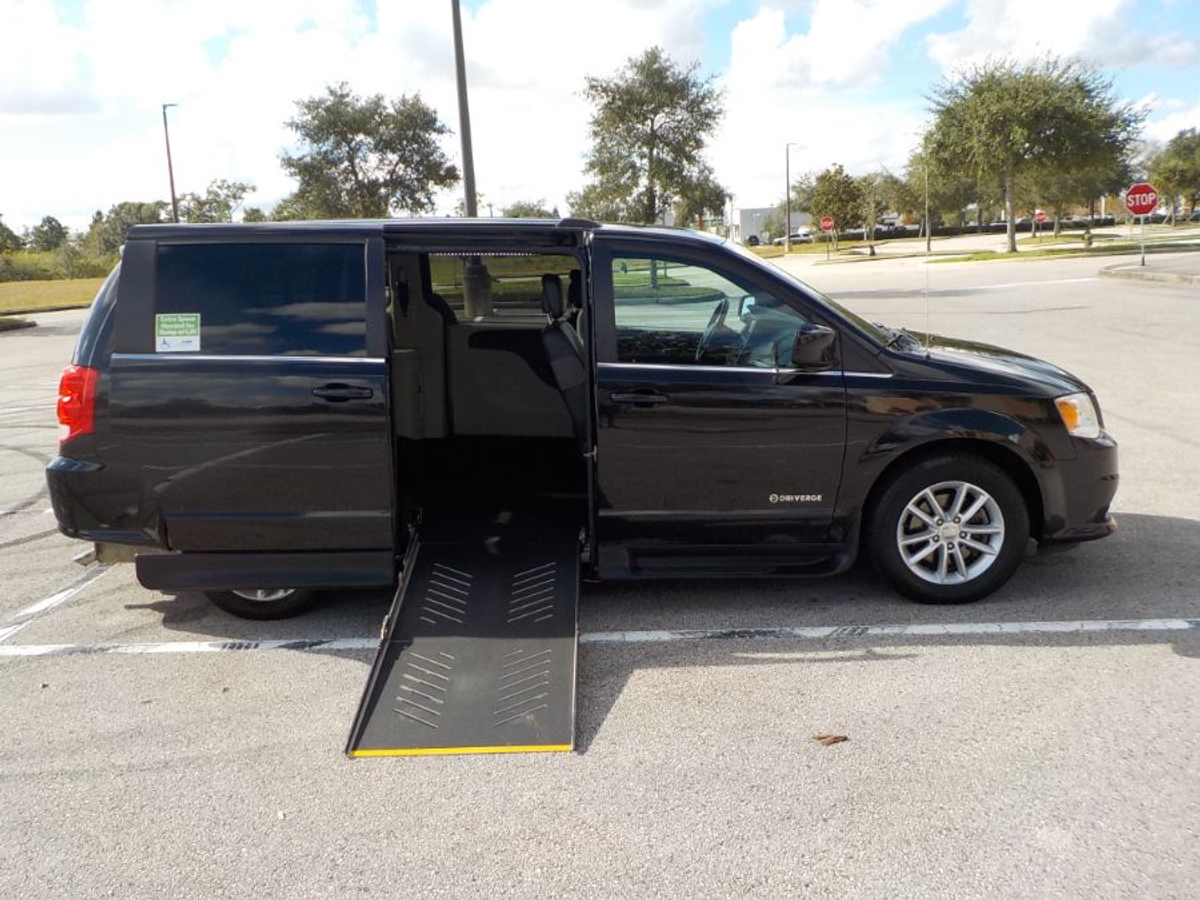 2019 Dodge Grand Caravan SXT's photo