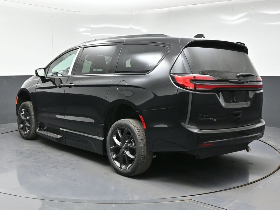 New 2026 Chrysler Pacifica Select Sport - BraunAbility Side Entry Fold Out Automatic Ramp